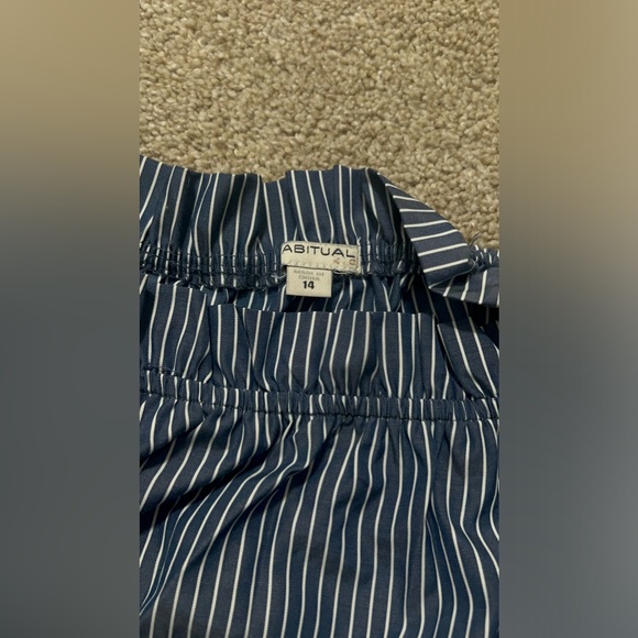 ABITUAL Ruffled Top - Picture 7 of 7